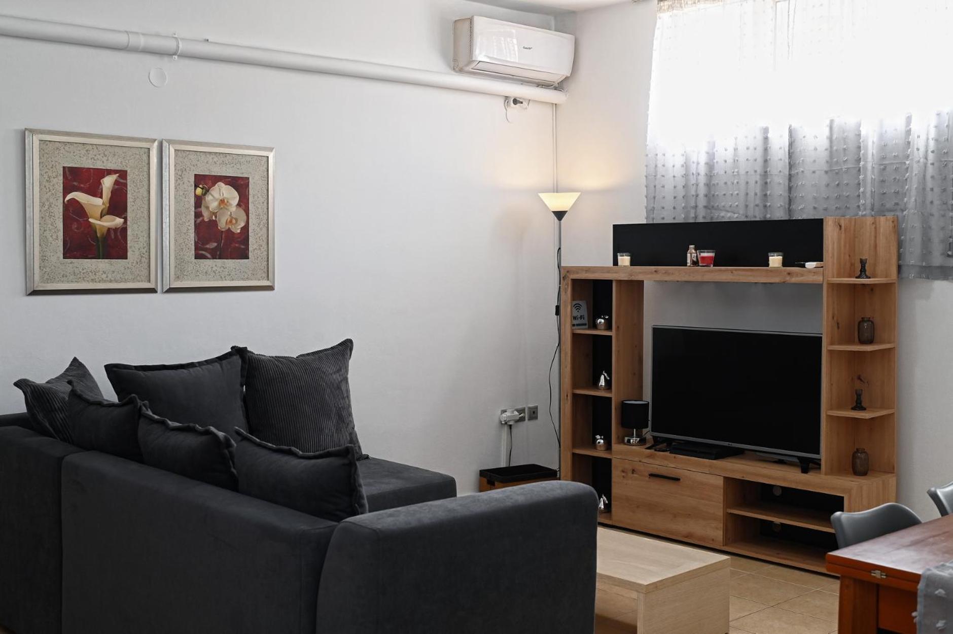 Oasis Lower Ground Floor Apartment อาร์กอส ภายนอก รูปภาพ