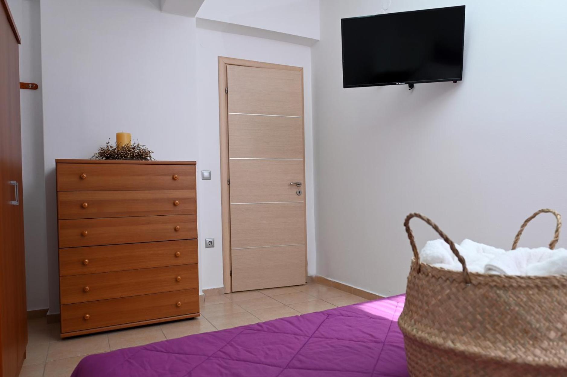 Oasis Lower Ground Floor Apartment อาร์กอส ภายนอก รูปภาพ