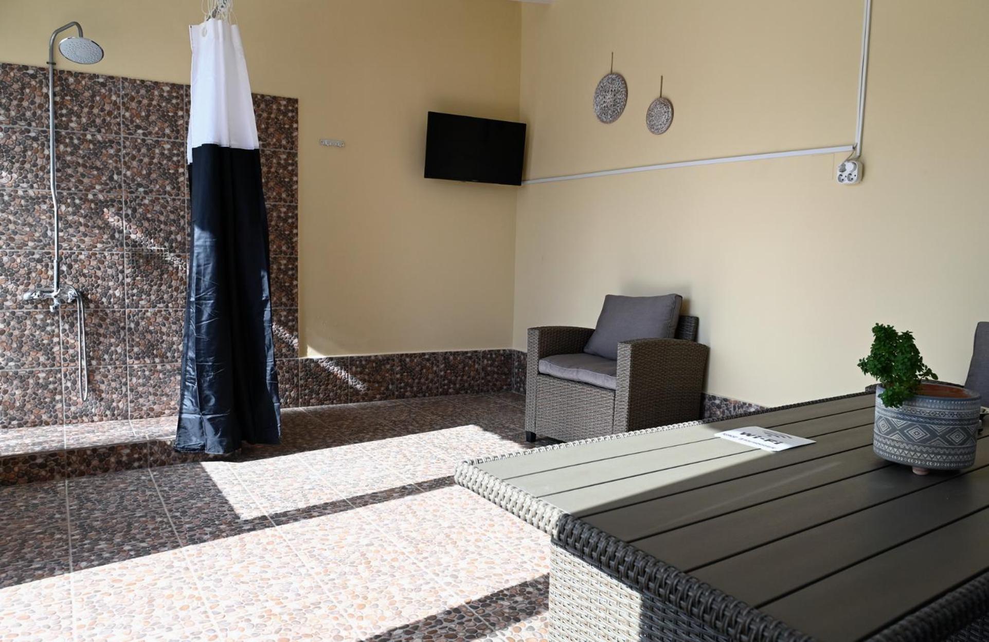 Oasis Lower Ground Floor Apartment อาร์กอส ภายนอก รูปภาพ